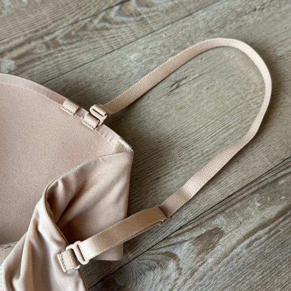 SKIMS Ultimate Push-Up Strapless Bra - Picture 4 of 9